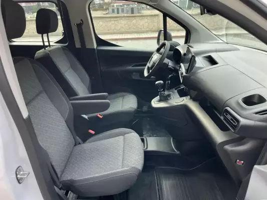 Opel Combo for rent in Kayseri