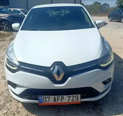 Renault Clio for rent in Izmir