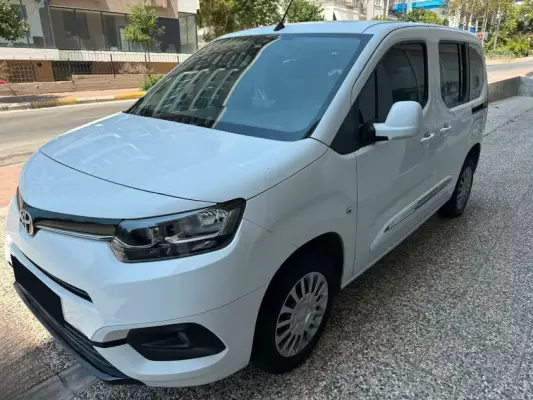 Toyota ProAce City for rent in Izmir