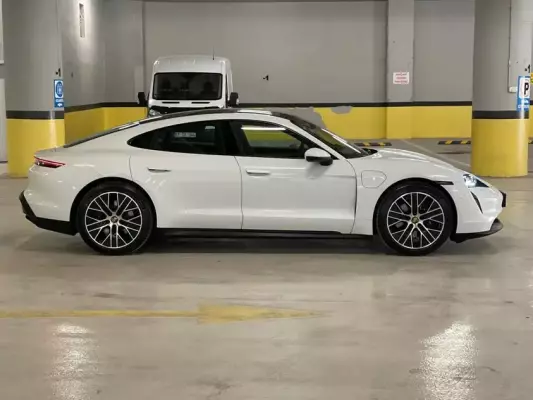 Porsche Taycan for rent in Istanbul