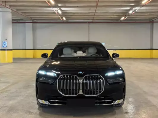 BMW i7 for rent in Istanbul