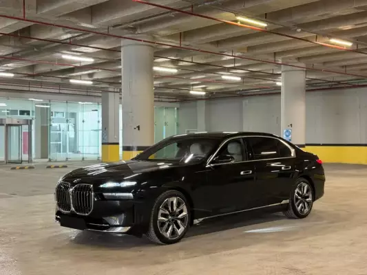 BMW i7 for rent in Istanbul