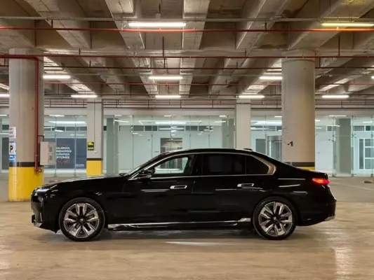 BMW i7 for rent in Istanbul