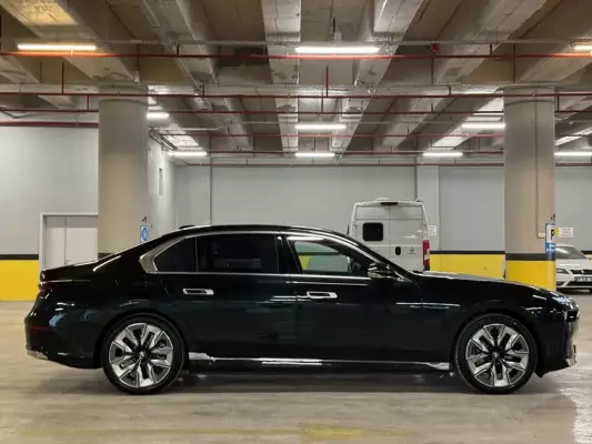 BMW i7 for rent in Istanbul