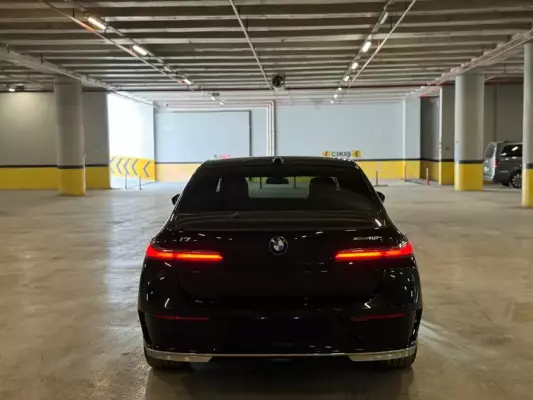 BMW i7 for rent in Istanbul