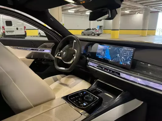 BMW i7 for rent in Istanbul