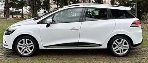 Renault Clio Sport Tourer for rent in Istanbul