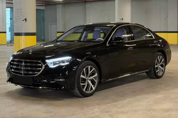 Mercedes E180 for rent in Istanbul