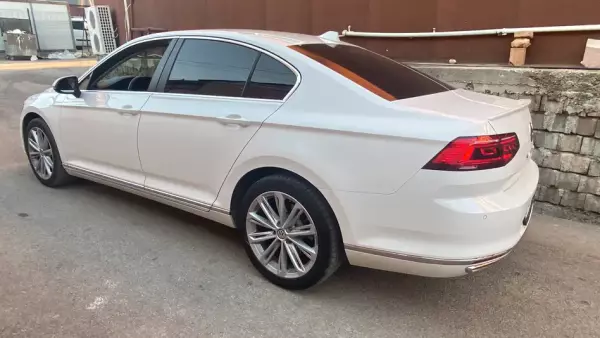 Volkswagen Passat for rent in Cenger