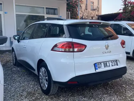Renault Clio Sport Tourer for rent in Istanbul