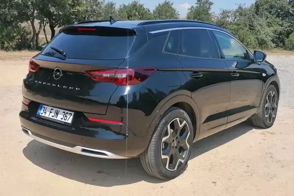Opel Grandland for rent in Istanbul