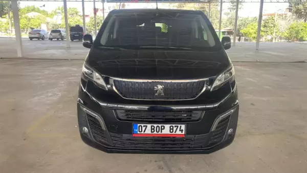 Peugeot Traveller for rent in Istanbul