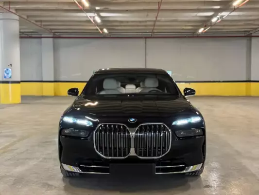 BMW i7 for rent in Istanbul