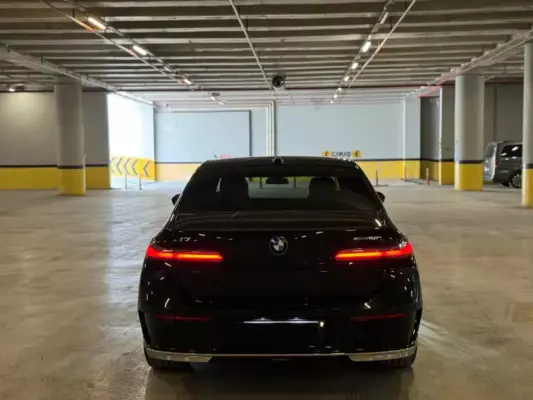 BMW i7 for rent in Istanbul