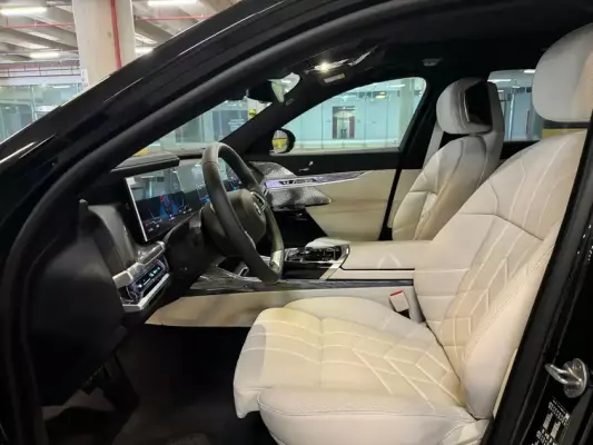 BMW i7 for rent in Istanbul