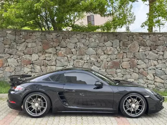 Porsche Cayman for rent in Istanbul