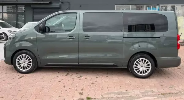 Pamukkale'de kiralık Peugeot Traveller