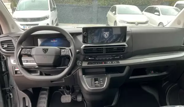Pamukkale'de kiralık Peugeot Traveller