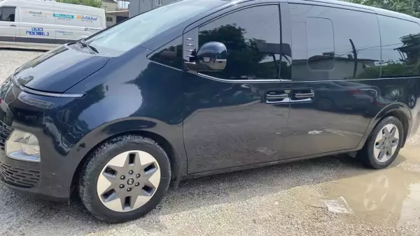 Hyundai Staria for rent in Istanbul