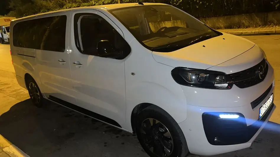 Opel Zafira for rent in Dikili