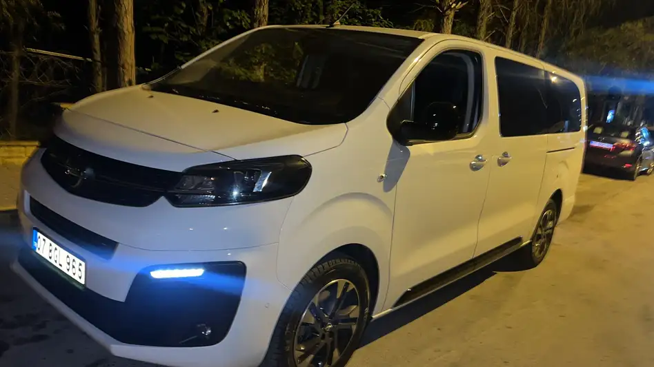 Opel Zafira for rent in Dikili