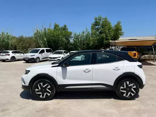 Sel&ccedil;uk'ta kiralık Opel Mokka
