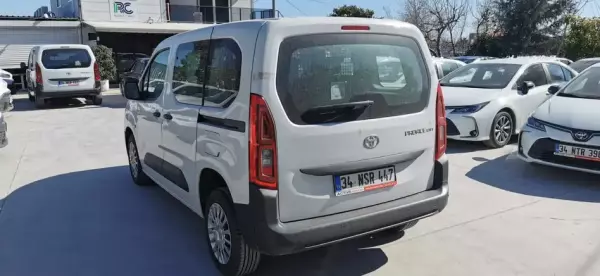 Toyota ProAce City for rent in Istanbul