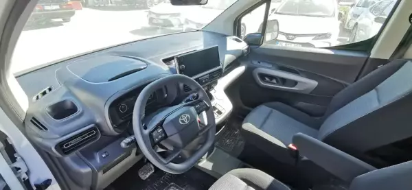 Toyota ProAce City for rent in Istanbul