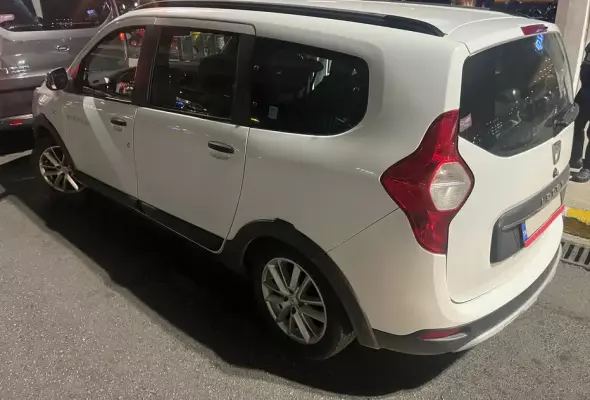Dacia Lodgy for rent in Cenger