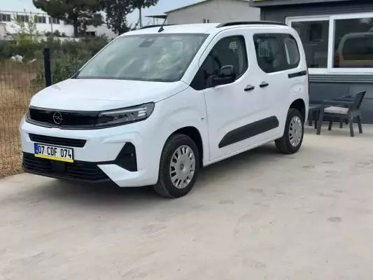 Opel Combo Life for rent in Istanbul