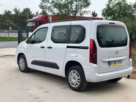 Opel Combo Life for rent in Istanbul