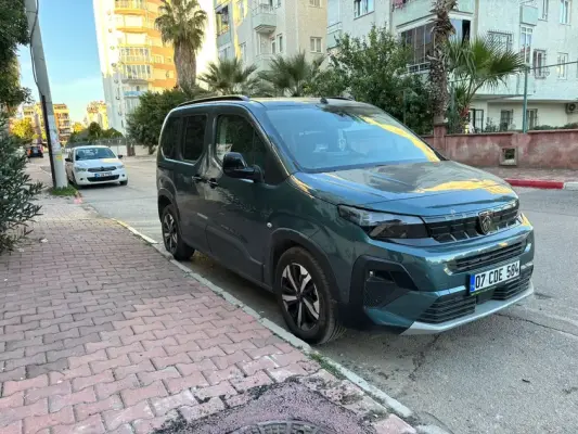 Peugeot Rifter for rent in Istanbul