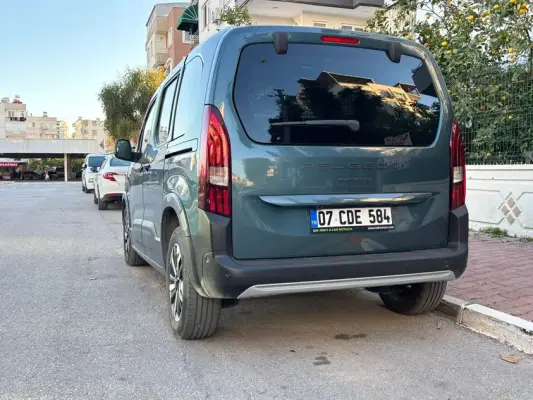 Peugeot Rifter for rent in Istanbul