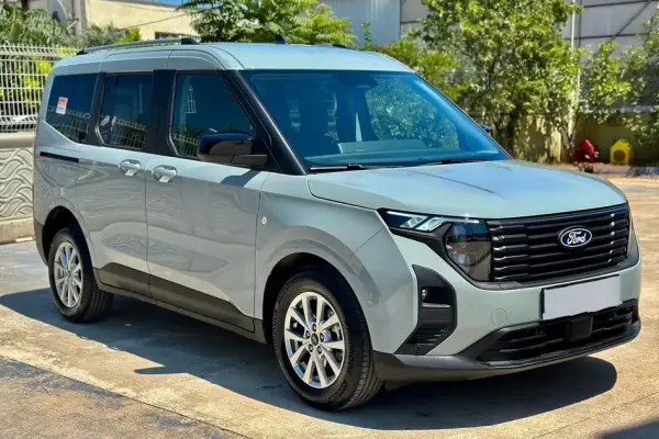 Ford Tourneo Courier for rent in Dikili